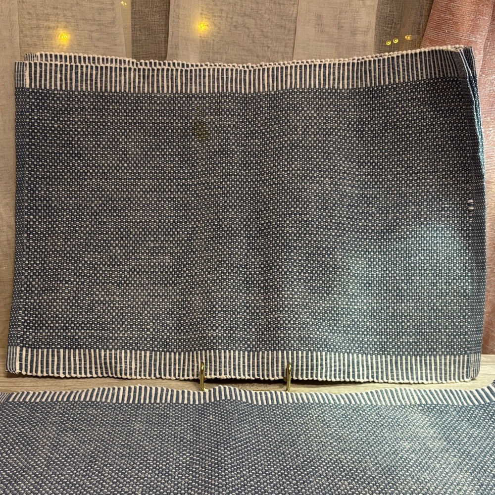Elegant Blue and White Place Mats: Set of 4 - Picture 3 of 6